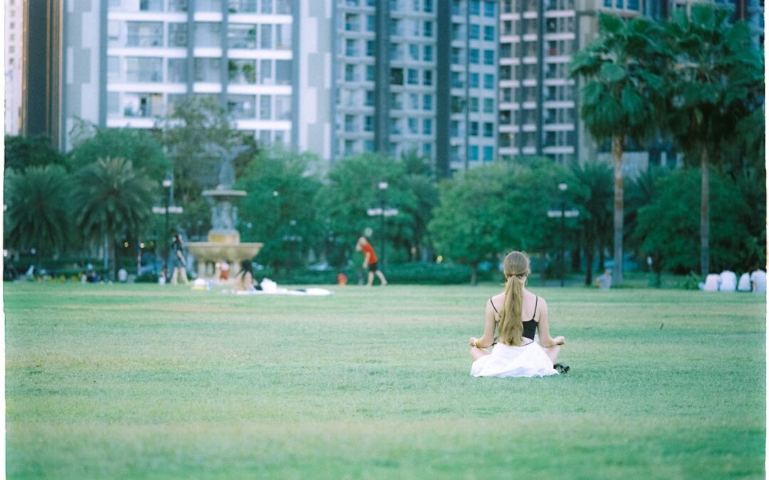 Méditation à Paris : Retrouvez la sérénité dans votre ville